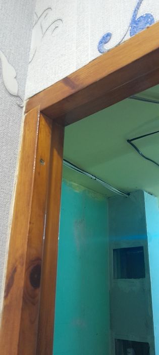 Дерев'яні двері.