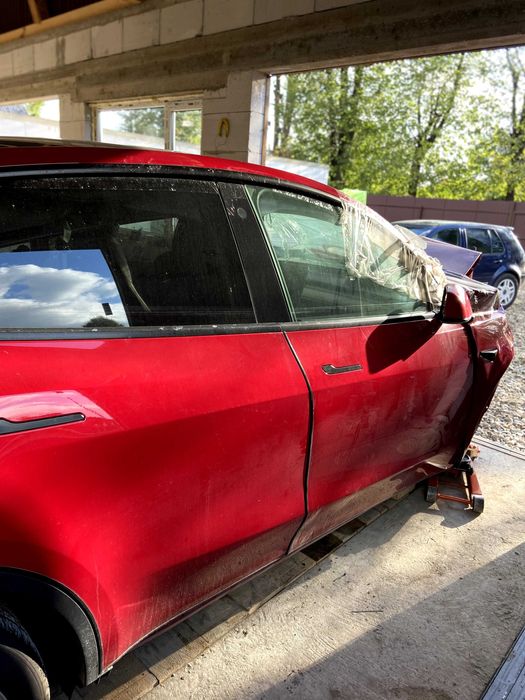 Дверка Tesla Model Y задня права передня  колір червон білий PPSW PPMR