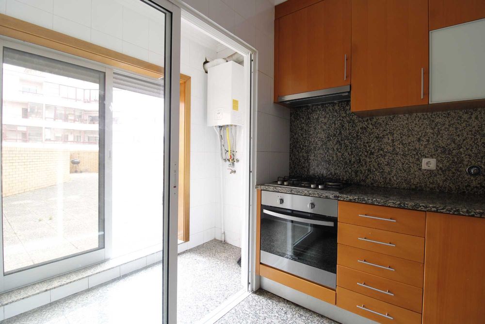 Apartamento T2 Arrendamento Metro Carreira