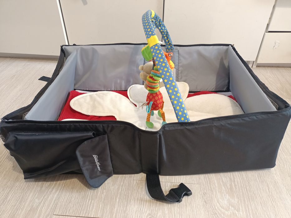 Переносне дорожне ліжечко для немовлят