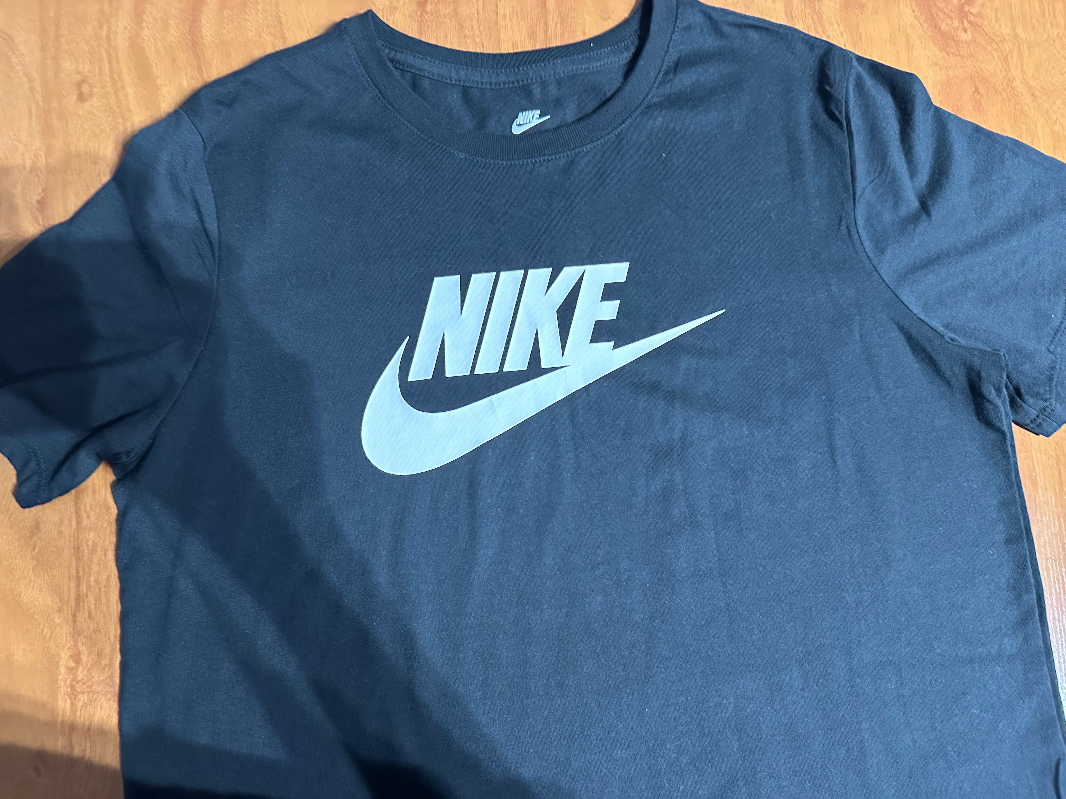 Продам женскую футболку Nike, р. М.