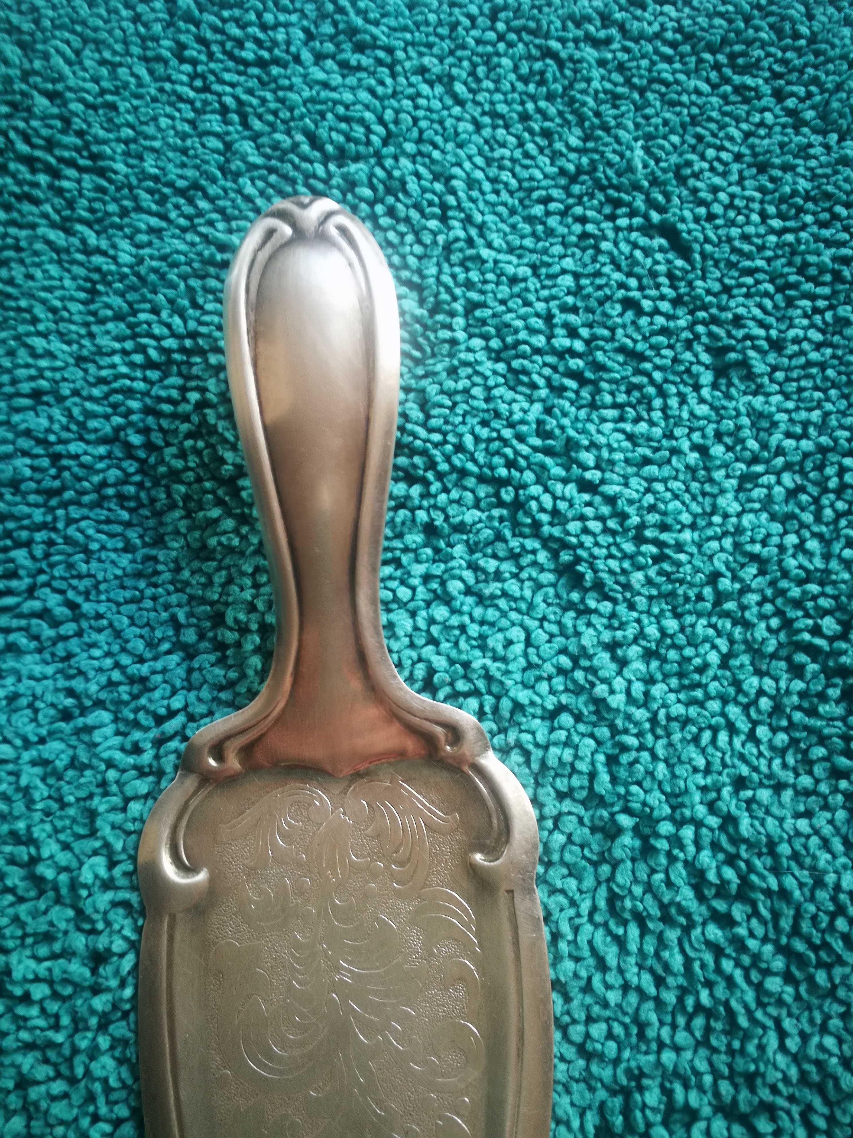 Platerowana srebrem łopatka do ciasta, grawerowana. Art Deko
