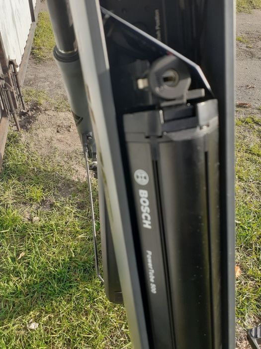 Rower elektryczny Cube Pro