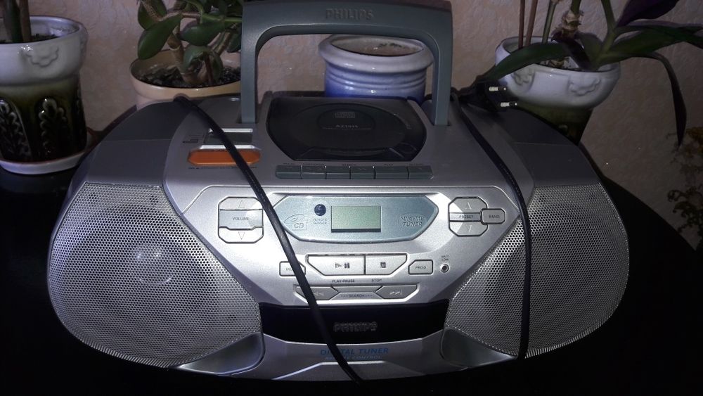 Магнитofon  Philips AZ1045. Читает СД!