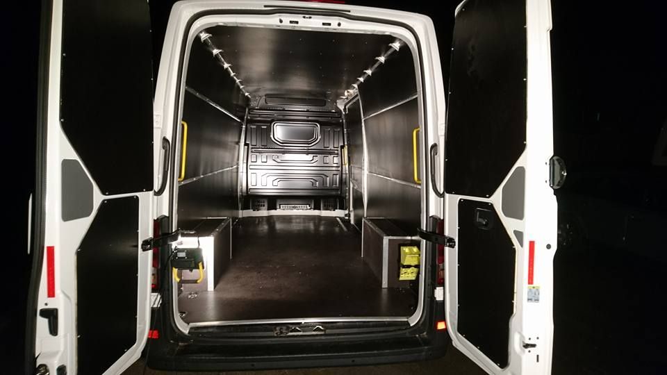 VW Crafter L3H2 zabudowa wnętrza paki