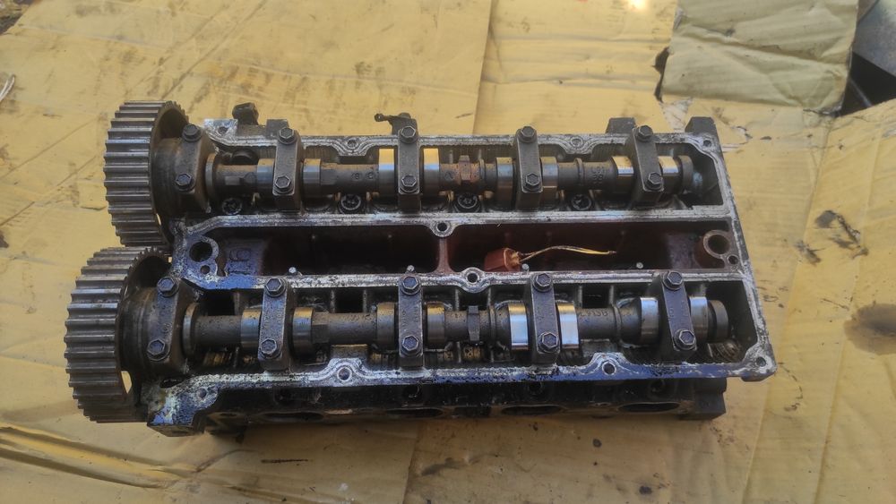 ГБЦ головка блока (1N1G-6090-BA)
Ford Focus Fiesta 1.6 16V ZETEC SE