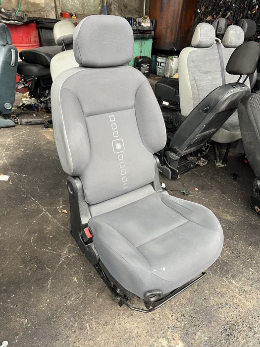 Продам сиденья берлигнго б9 кузов оригинал L