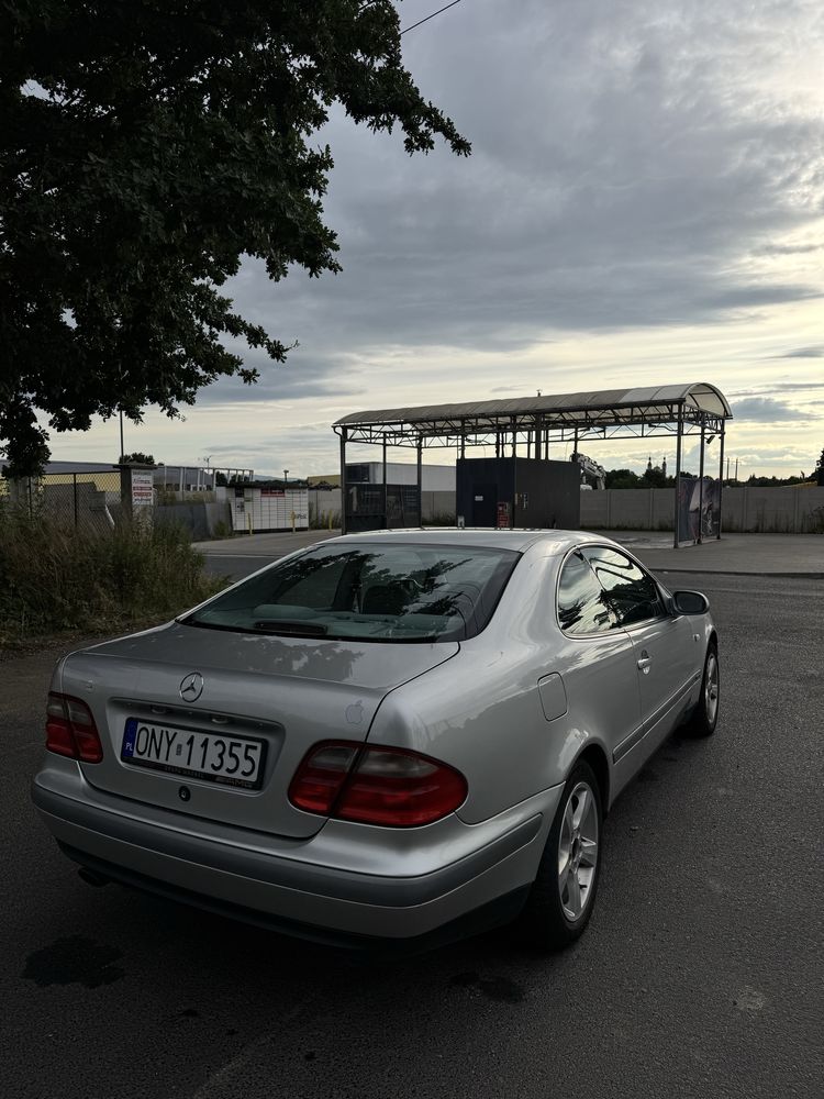 Mercedez Benz CLK200