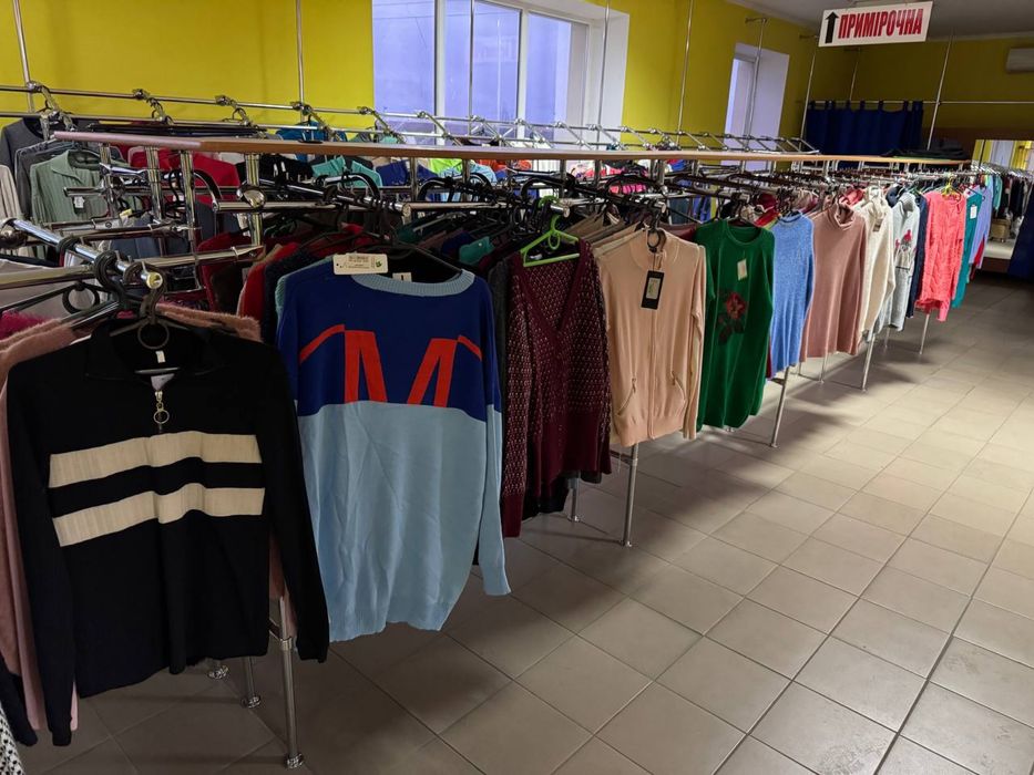 Продаж оптом по дуже низьким цінам одягу/взуття жіноче