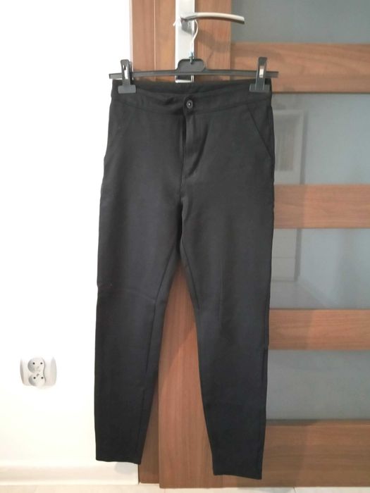 Wąskie czarne eleganckie spodnie rurki Bershka 36/38 S/M
