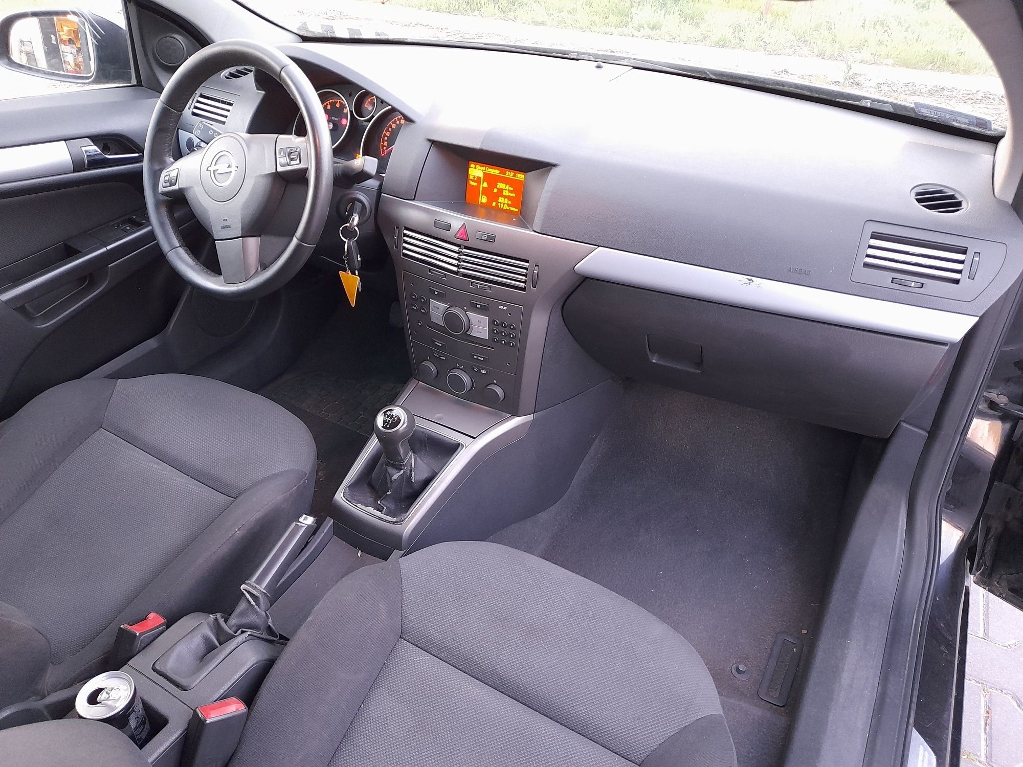 Opel Astra GTC 1.6 benzyna - CZARNA - , PRZEGLĄD prawie na ROK