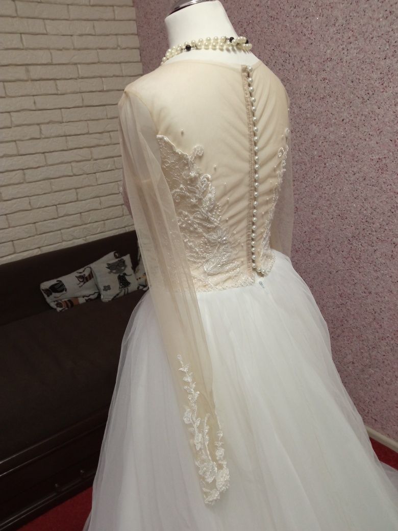 Весільна сукня р.36