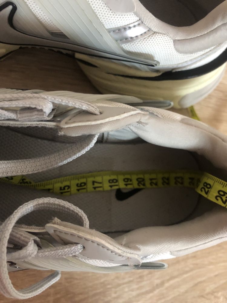 кроссовки nike v2k run