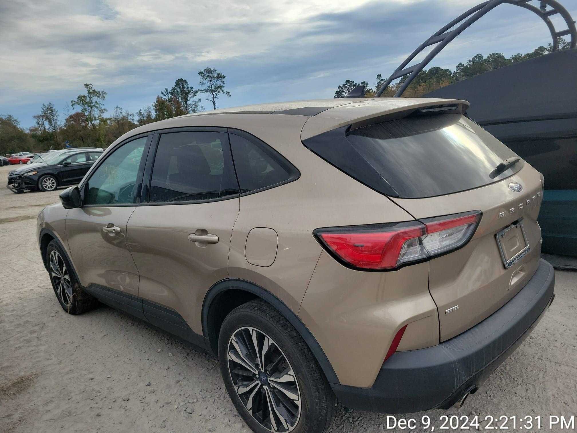 2021 FORD Escape SE