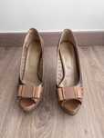 Sapatos em pele. Tamanho 38z usados 2x