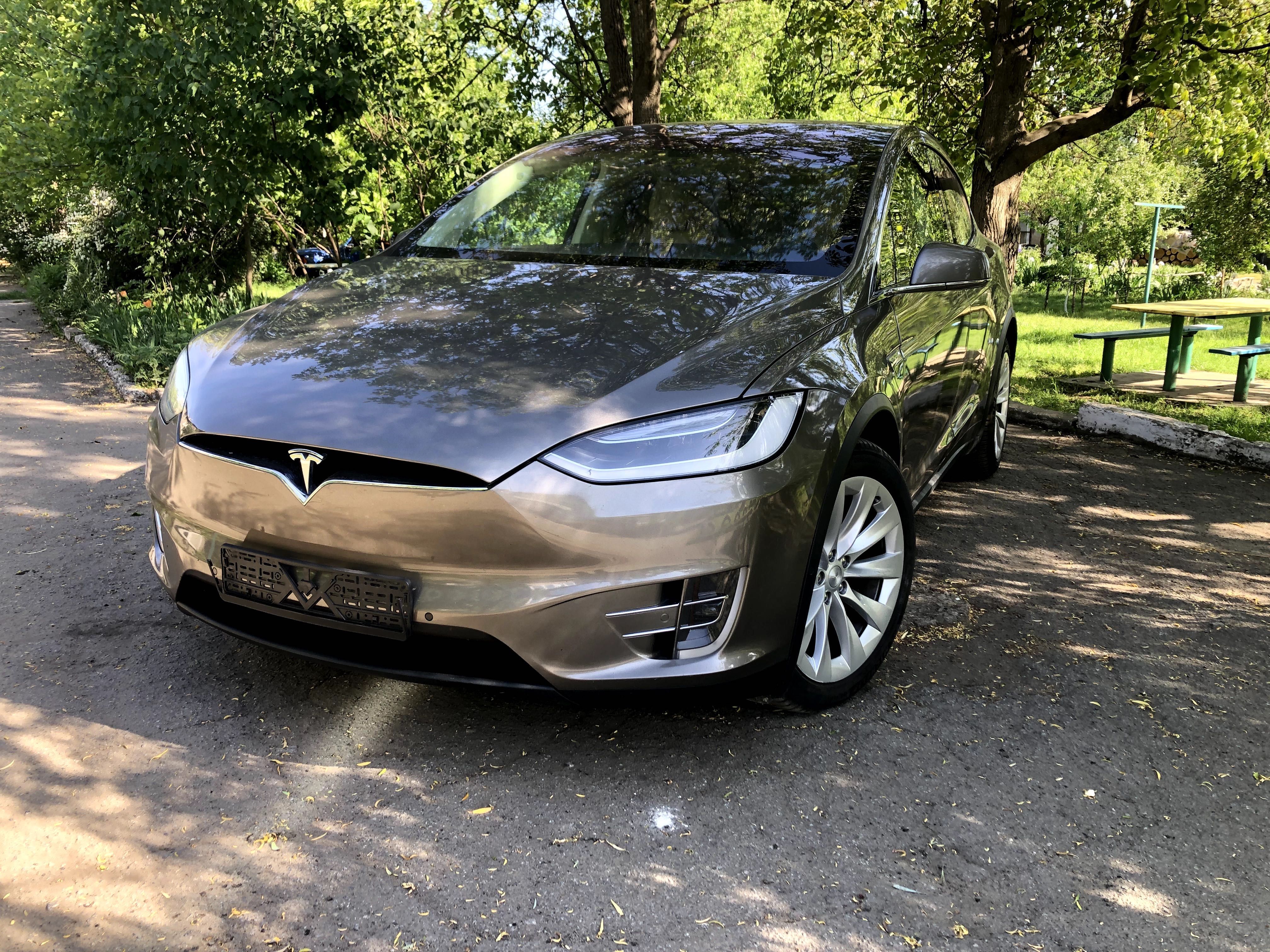 Tesla Model X 90D