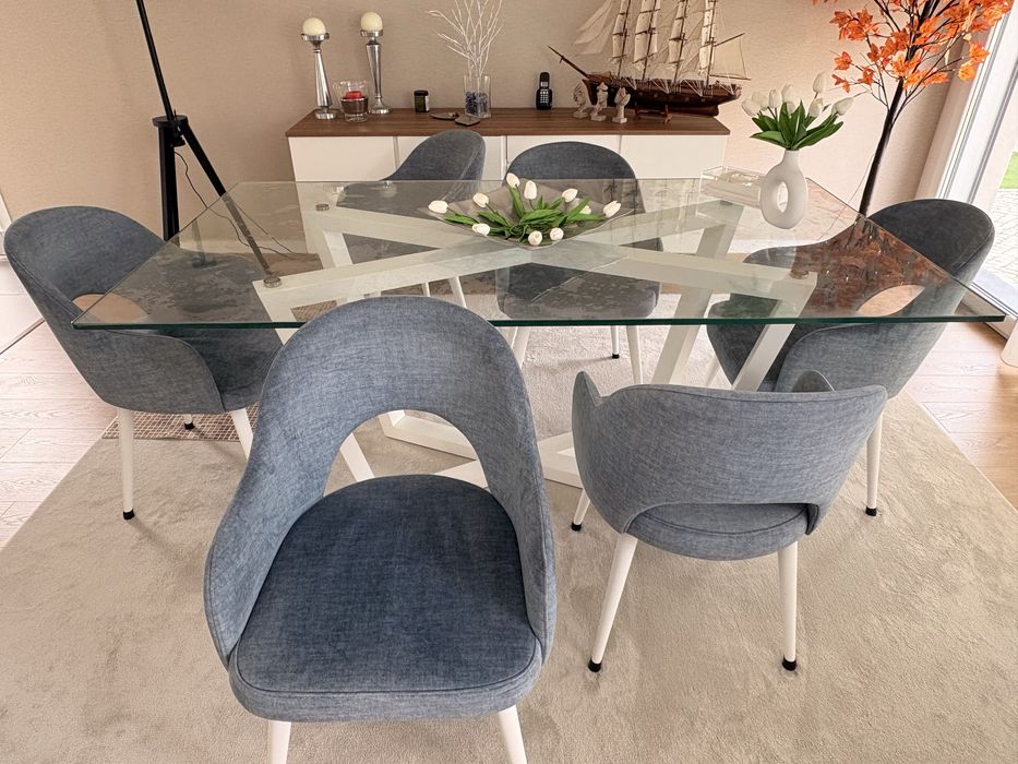 Mesa de jantar com cadeiras