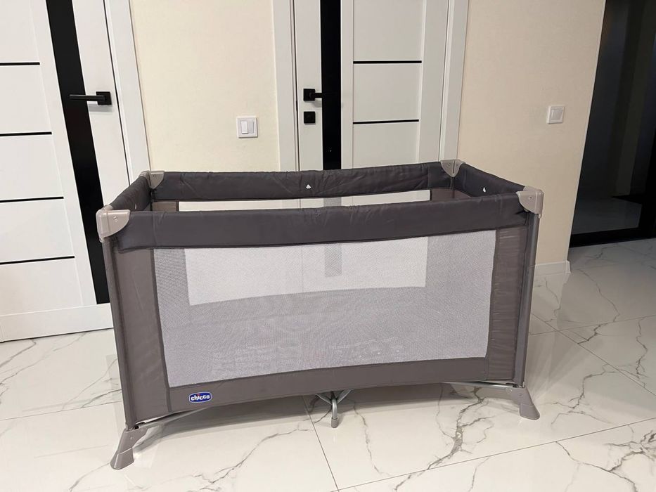 Розкладне туристичне ліжко від Chicco