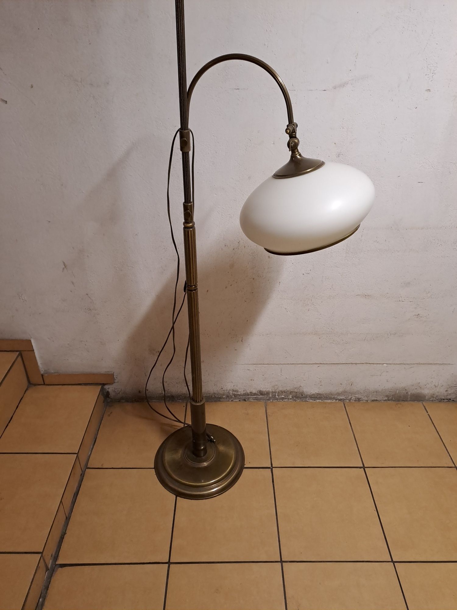 Lampa stojąca z mosiądzu