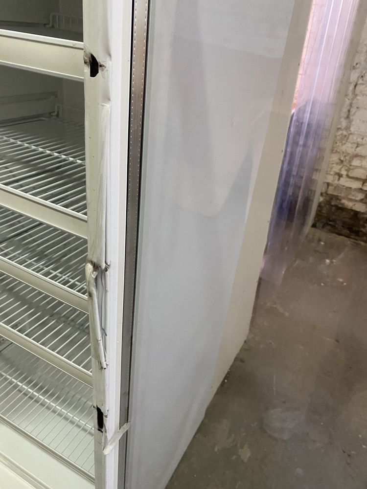 Продам торговий холодильник Atlant