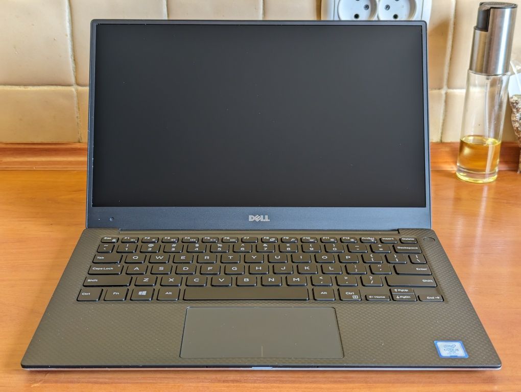 Dell XPS 13 9360, FHD, i5-7300U, 8 RAM, 128 ssd m.2, 3 години