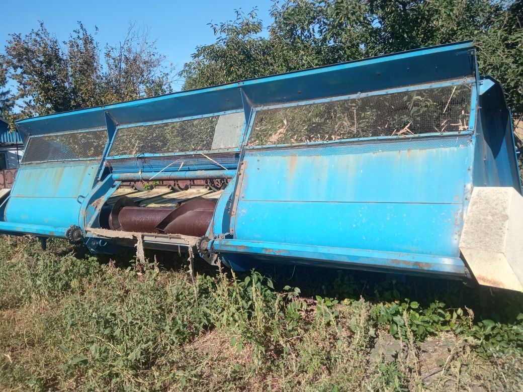 Продам комбайн Славутич