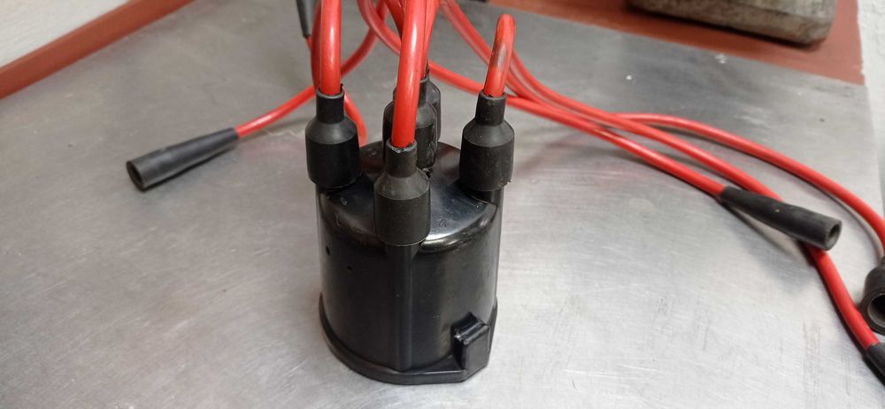 Кришка трамблера ВАЗ 2101-2107,2121,2131, мідні контакти.