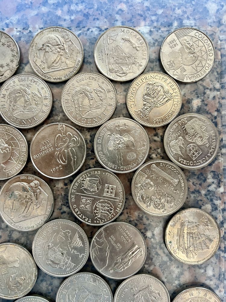 Moedas de 200 escudos de vários anos