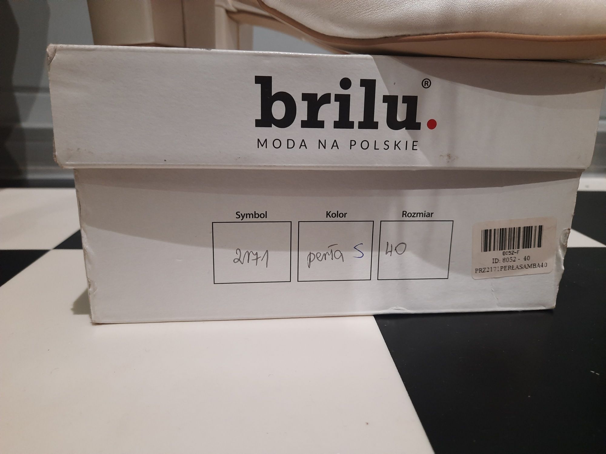 Buty perłowe brilu 40