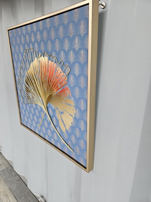 Obraz Złote liście na turkusie złota rama