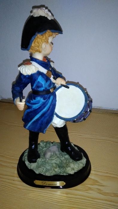 Bibelô Figura em porcelana nova