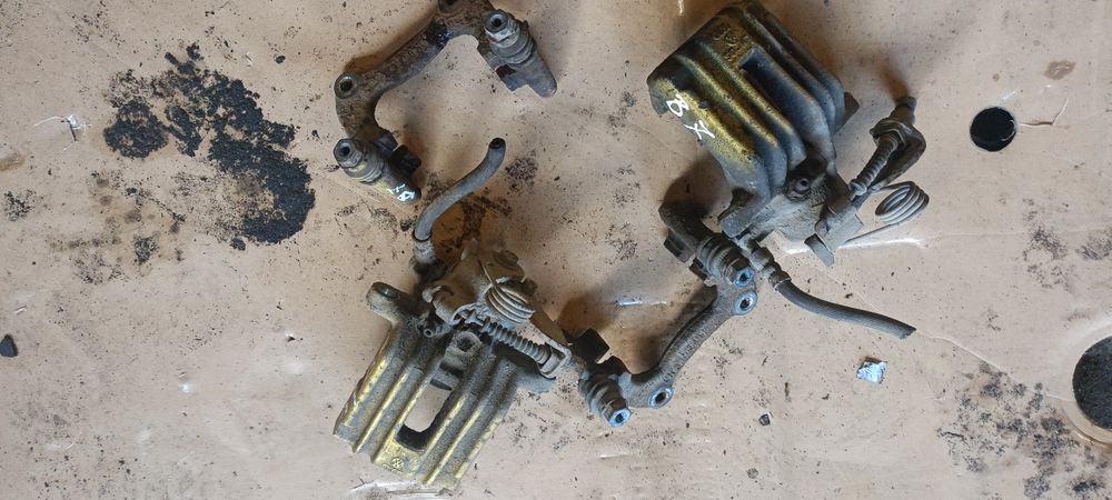 Zacisk tylny prawy audi A4 B7