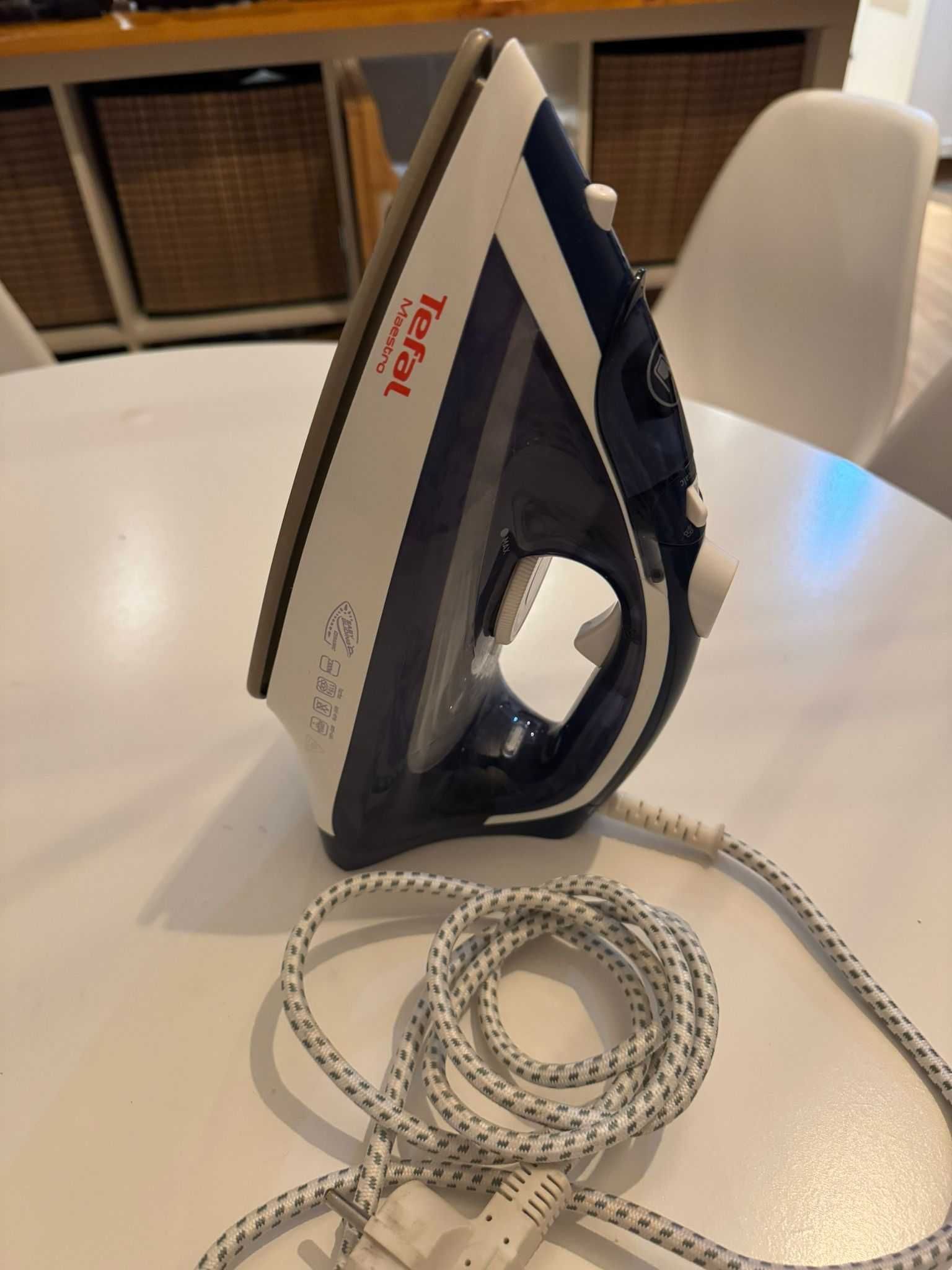 Ferro de engomar tefal