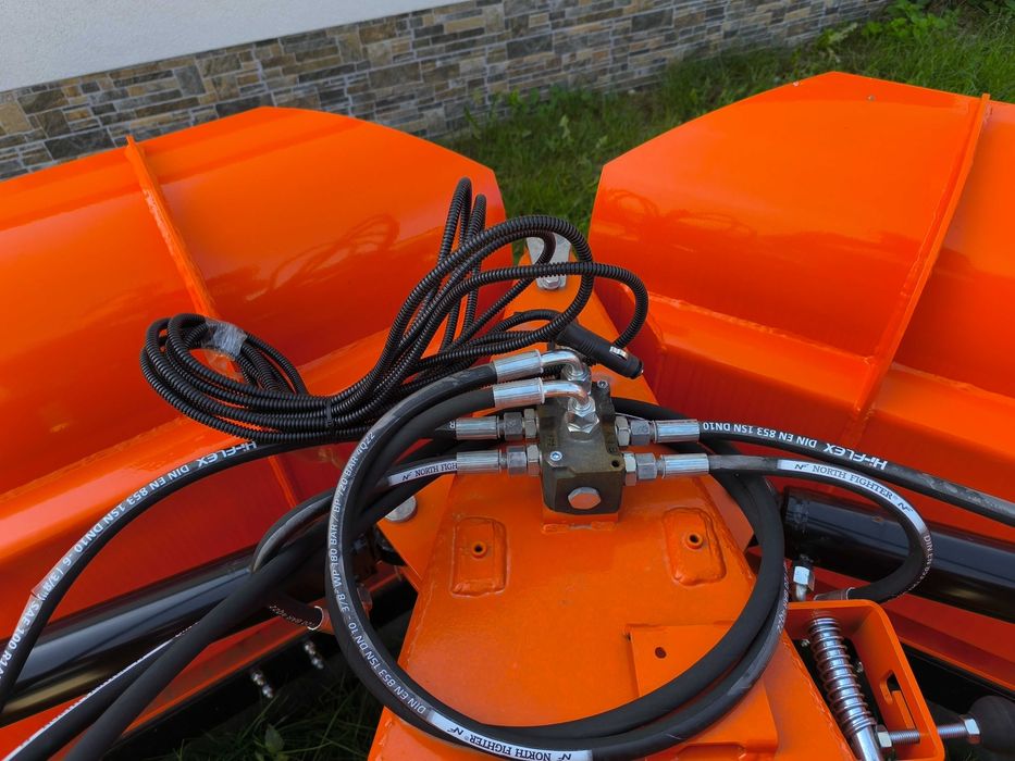 PŁUG do śniegu składany euro tuz 2,6-3,2m masywny strzałka