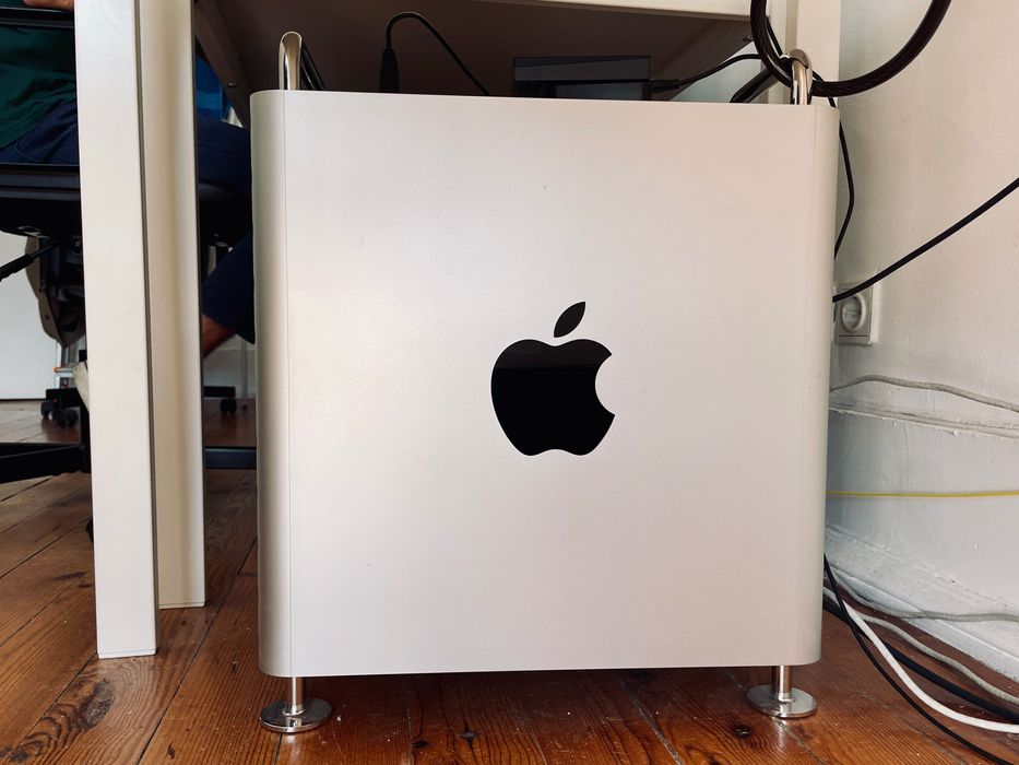Apple Mac Pro 2019 intel xeon 2.5ghz 28 core, 160gb ram, 4tb ssd