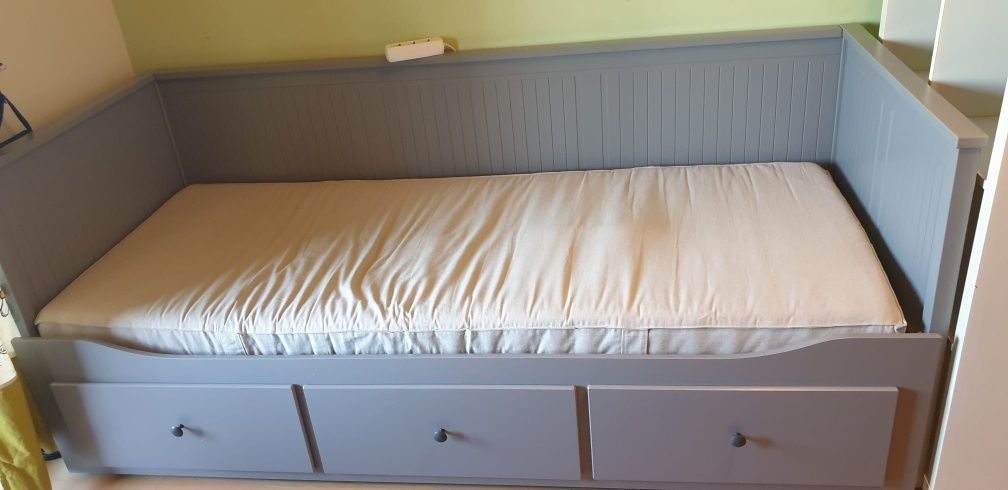 Hemmes (Ikea) Cama individual/casal.