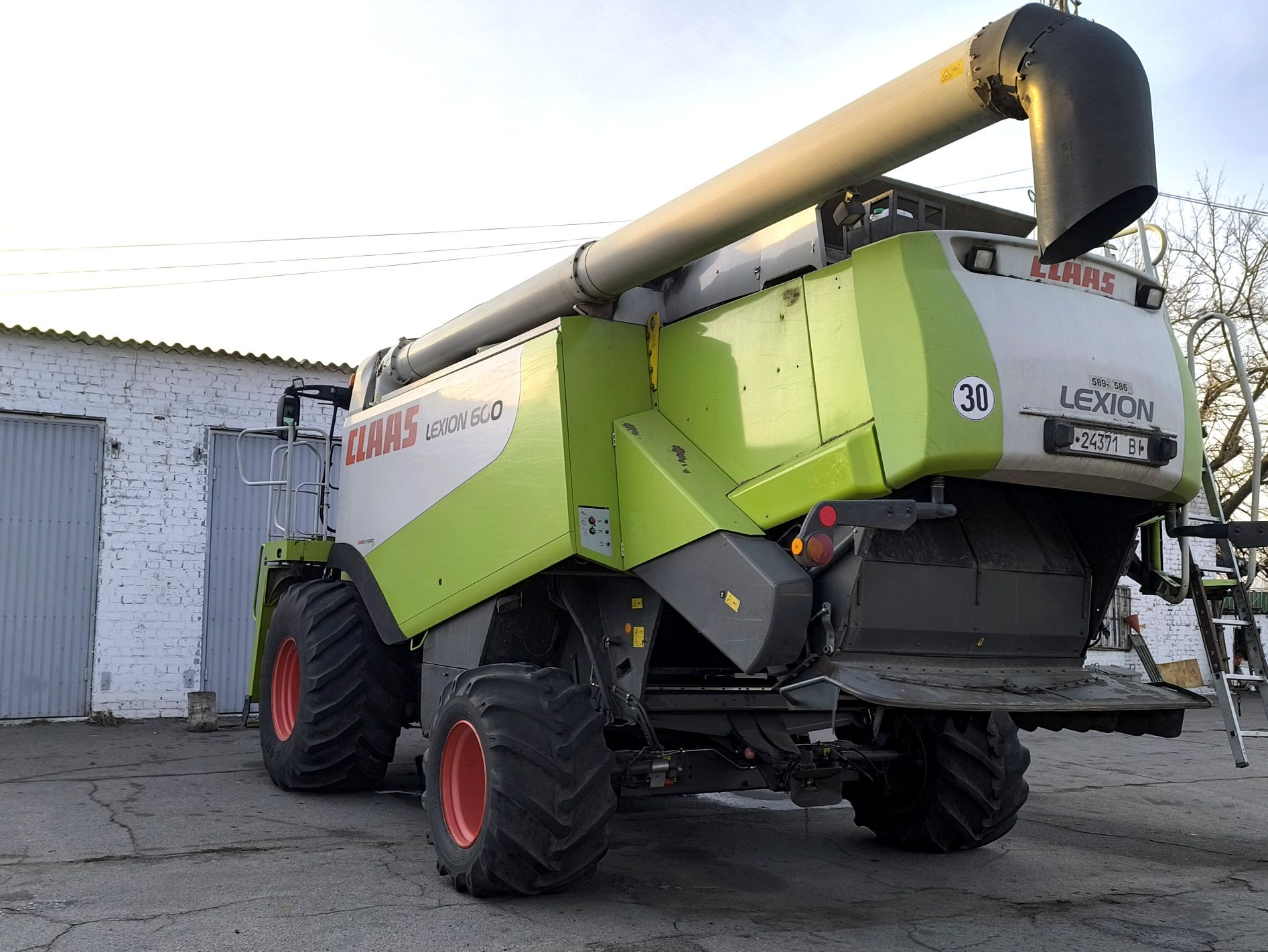 Комбайн зернозбиральний CLAAS LEXION 600
