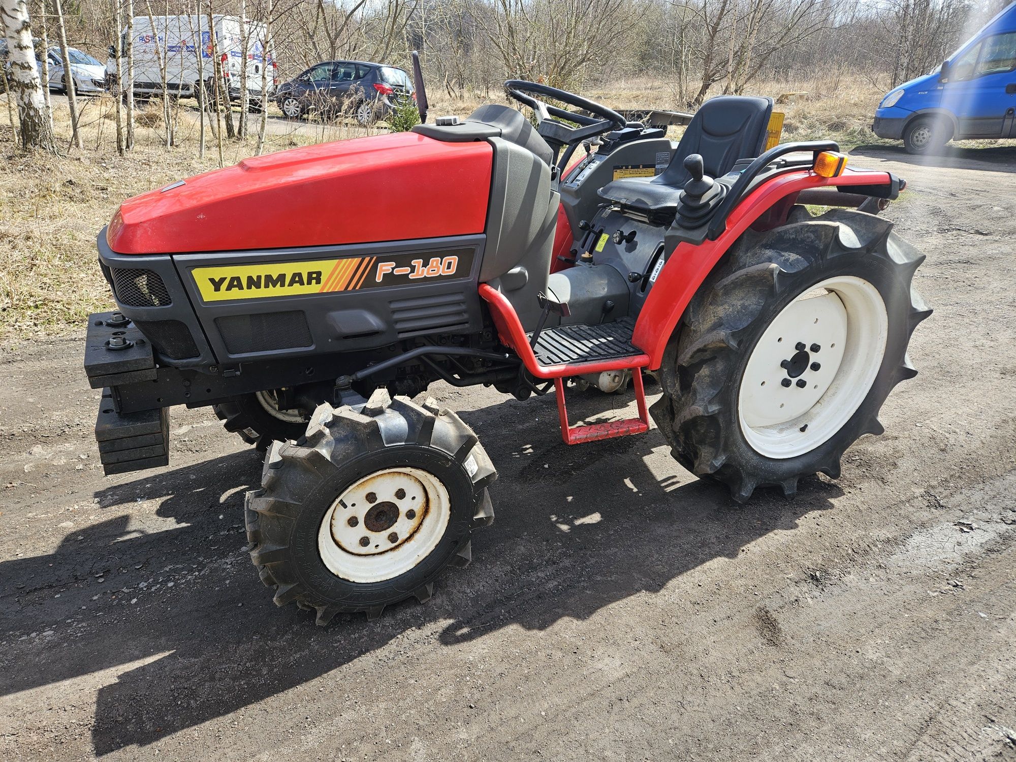 Ciągnik YANMAR F-180 4x4 4x2 18km