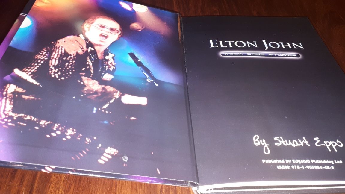 Vendo DVD & BOOK Elton Jonh ROCK CASE STUDIES