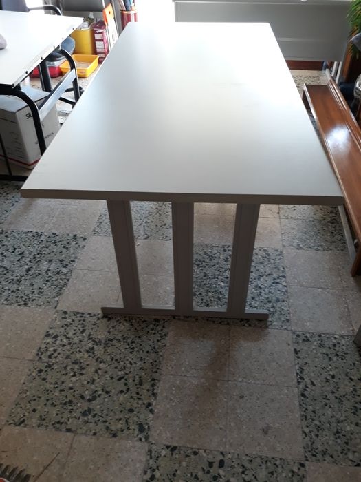 Mesa de reuniões para escritório da marca Rall