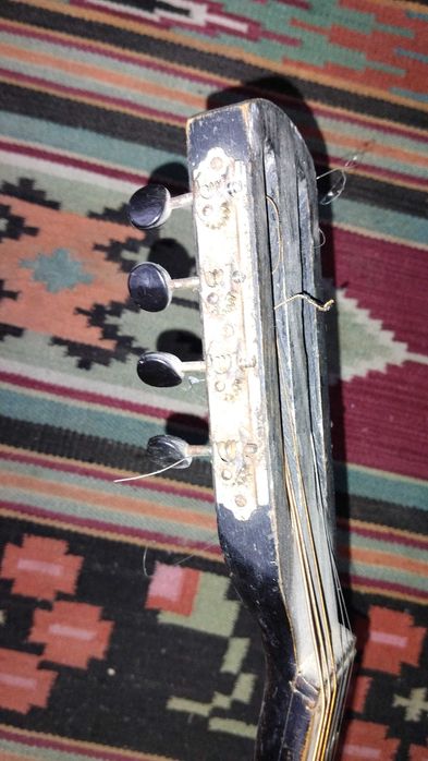 Гітара 7 струн ( зроблена на 6 струн)