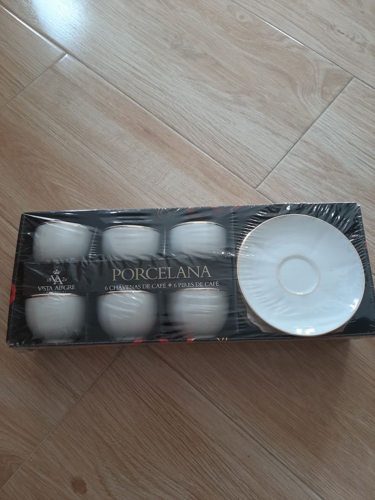 Vende se conjunto de café de porcelana novo da Vista Alegre