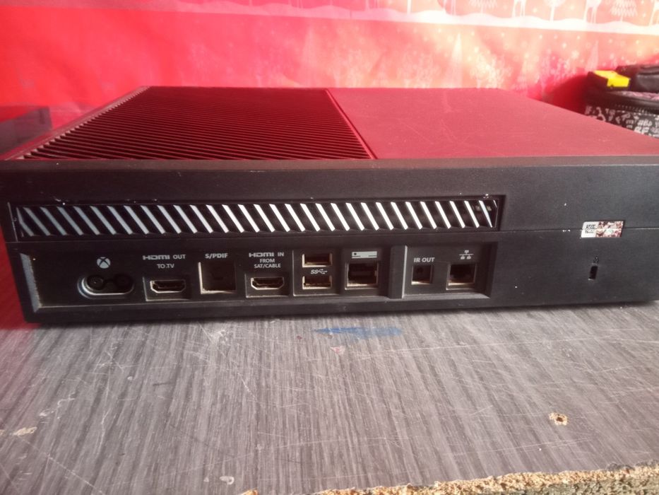 Vendo Xbox One com alguns jogos