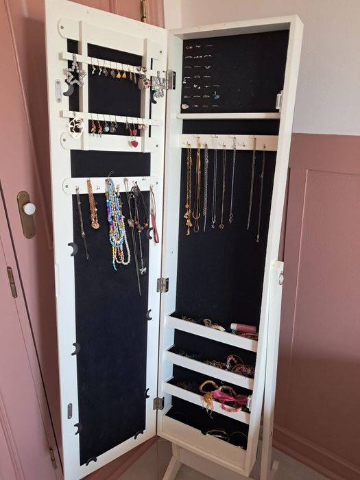 Espelho de pé guarda joias