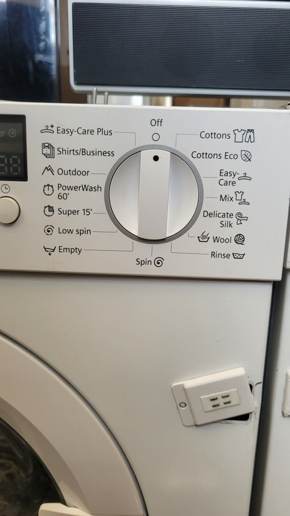 Розпродаж Вбудована пральна машина Siemens IQ 700