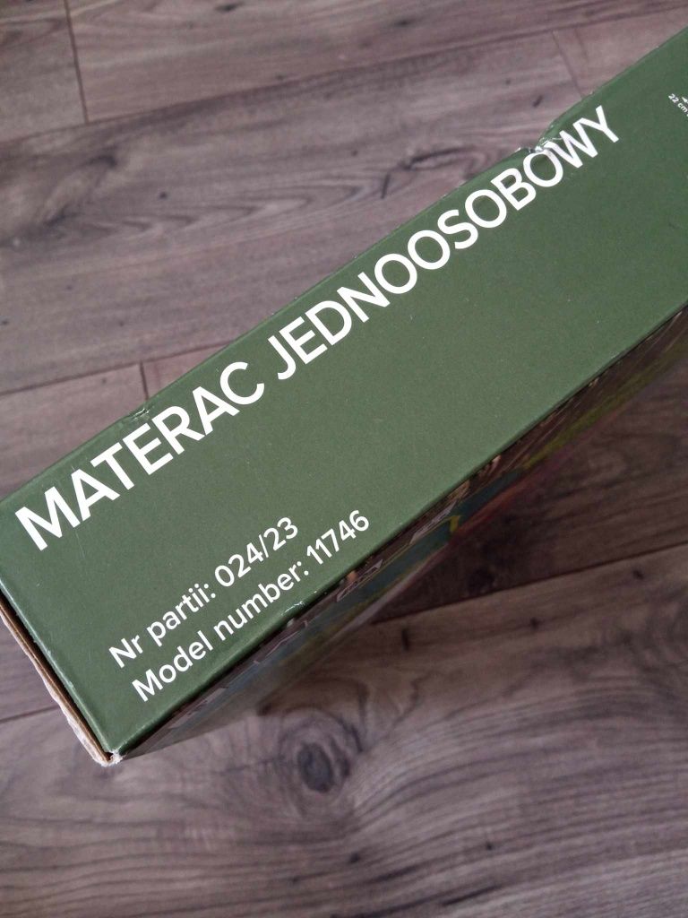 Nowy materac jednoosobowy 185 x 79 x 22 cm