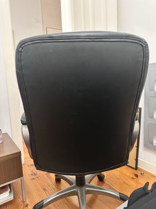 Cadeira Escritorio confortavel semi nova