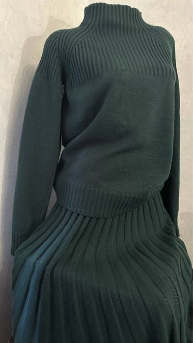 Теплий трикотажний костюм (светр + плісирована спідниця)