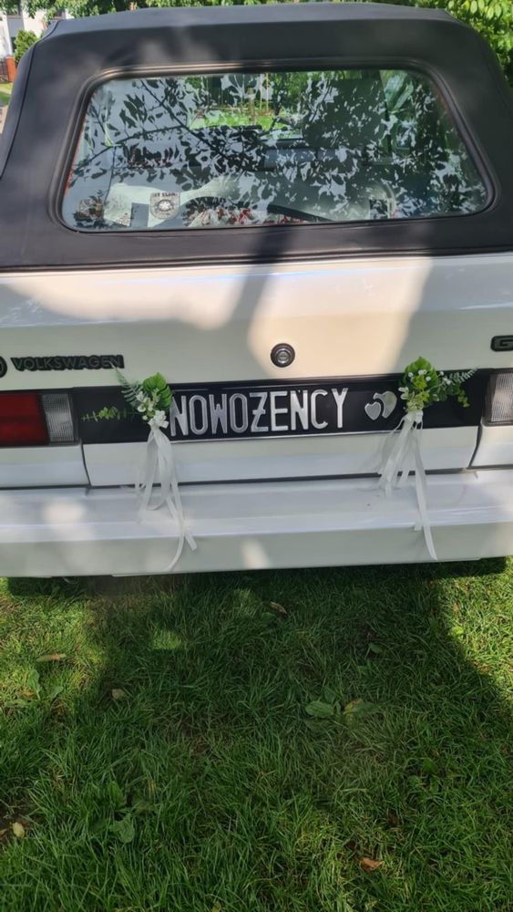 Dekoracje na auto ślubne ślub