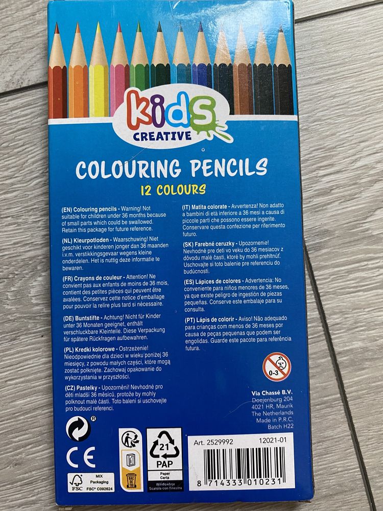 Kredki kolorowe dla dzieci nowe